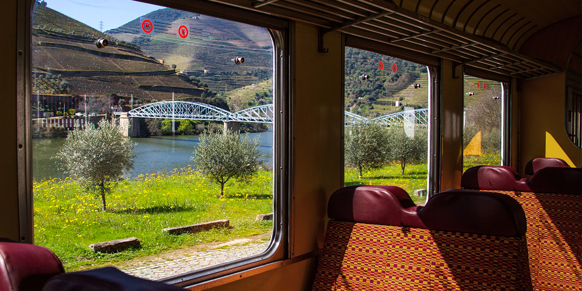 Panoramic Train | CP 1400 English Electric . 1967>... + Schindler wagons . 1949>... | Douro Valley . Portugal